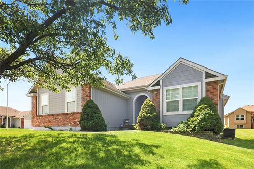 7204 N Cypress Ave, Kansas City, MO, 64119-5482 | Card Image