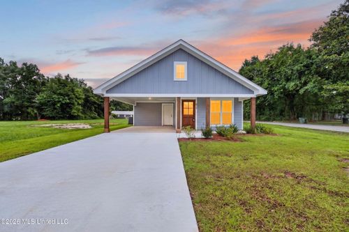 814 W 7th St, Hattiesburg, MS, 39401-2816 | Card Image