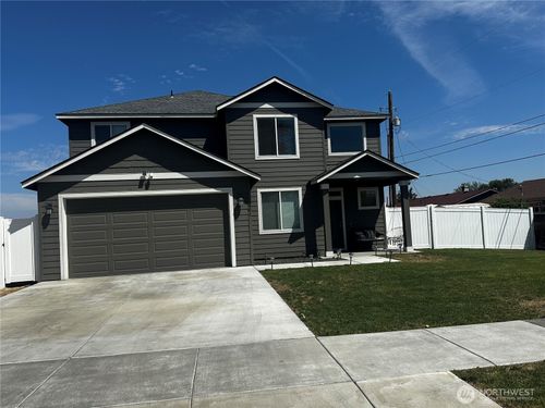 401 N Grape Dr, Moses Lake, WA, 98837-1486 | Card Image