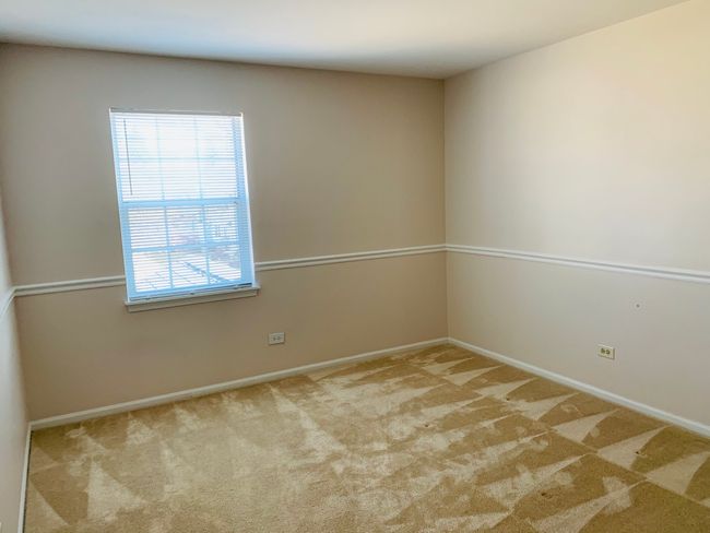 227 Wellington Cir, Townhouse with 2 bedrooms, 2 bathrooms and 1 parking in Gurnee IL | Image 4