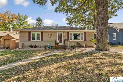 1323 Oak Beach Dr, Fairmont, MN, 56031-3106 | Card Image