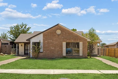 6051 Dooley Dr, The Colony, TX, 75056-1520 | Card Image