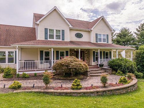 19328 Stirrup Dr, Abingdon, VA, 24211-6766 | Card Image