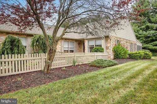 551 Farmhouse Ln, HUMMELSTOWN, PA, 17036-7002 | Card Image