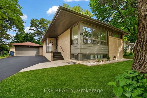 39 Treadgold Cres, North York, ON, M3A1X1 | Card Image