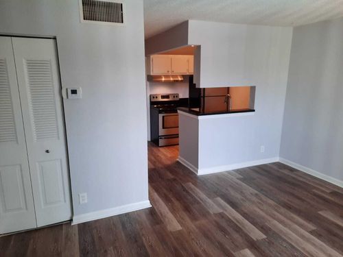 a321-1500 N Congress Ave, West Palm Beach, FL, 33401-1738 | Card Image