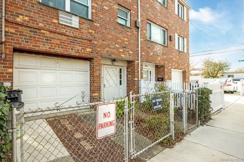 69 66th Rd, Middle Village, NY, 11379-1712 | Card Image