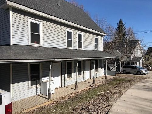 212 Pleasant St, Newport, VT, 05855-1953 | Card Image