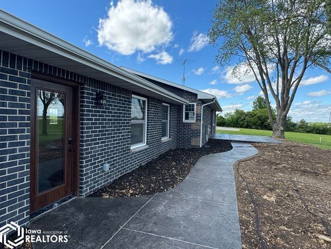 19229 Highway 5, Home with 4 bedrooms, 2 bathrooms and 2 parking in Centerville IA | Image 5