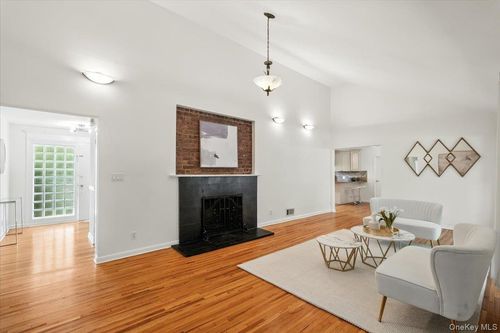 429 Grand Blvd, Scarsdale, NY, 10583 | Card Image