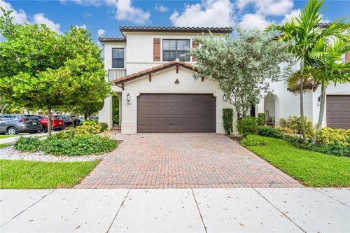9881 W 34th Ave, Hialeah, FL, 33018-2016 | Card Image