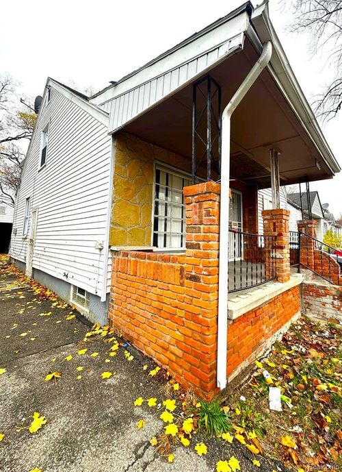 19731 Harlow St, Detroit, MI, 48235-2242 | Card Image