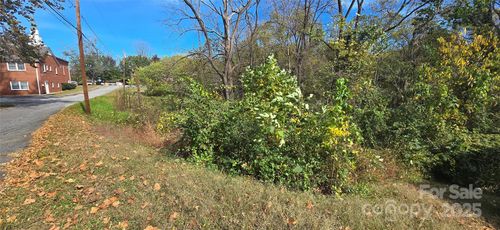 520 Healan Pl Nw, Lenoir, NC, 28645-4232 | Card Image