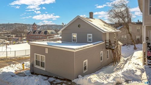 429 Washington Ave, Waterbury, CT, 06708-3828 | Card Image