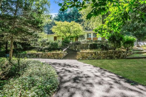 10 Mcarthur Ln, Smithtown, NY, 11787-4022 | Card Image