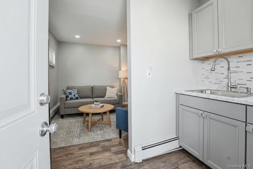 1rear-7 S Atlantic St, Bay Shore, NY, 11706-8656 | Card Image