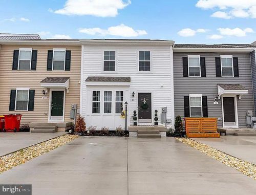 20 Orchard Green Dr, CHARLES TOWN, WV, 25414-2703 | Card Image