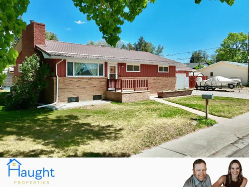 1102 Hamilton St, Douglas, WY, 82633-2732 | Card Image