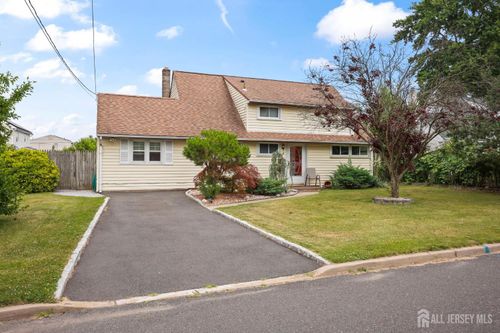 4 Farmbrook Dr, Old Bridge, NJ, 08857-1449 | Card Image