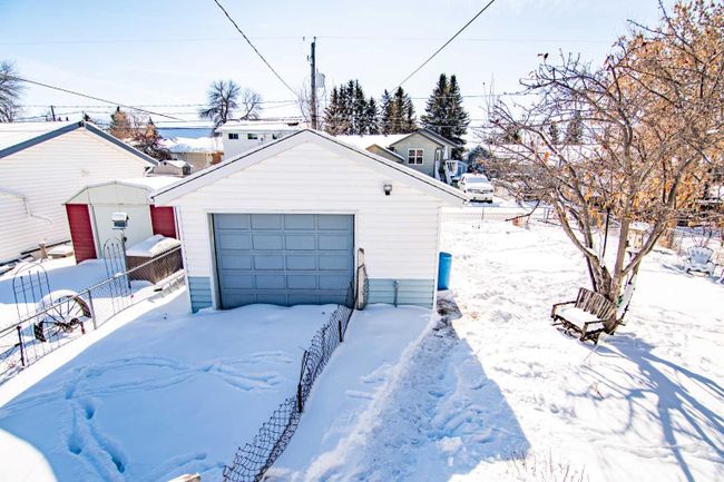 3911 45 Street, Home with 3 bedrooms, 2 bathrooms and 1 parking in Red Deer AB | Image 8