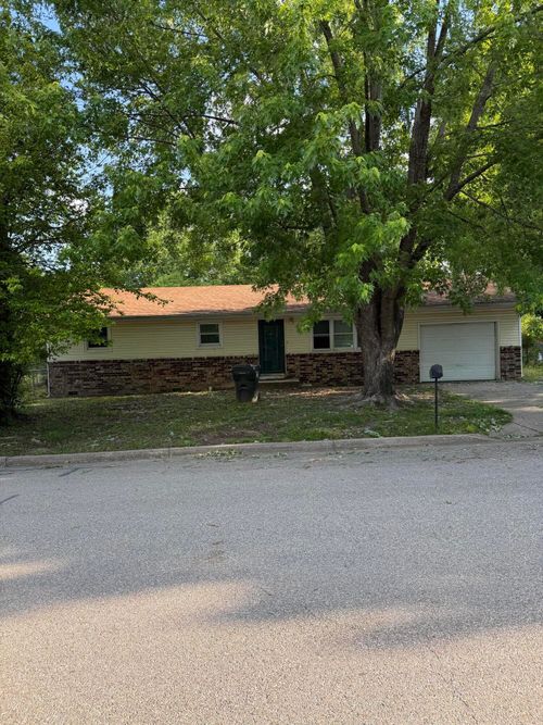 619 W Elm St, Aurora, MO, 65605-1834 | Card Image