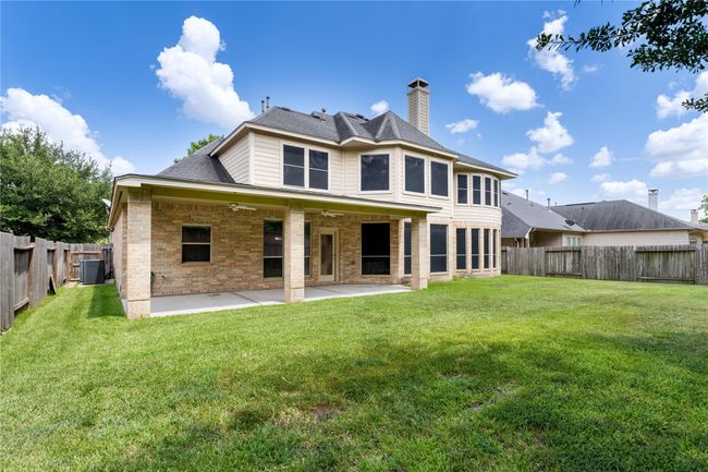 Alternative view to highlight the yard space! | Image 33