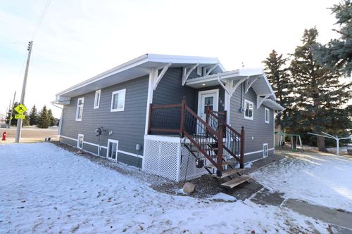 122 Centre St, Enchant, AB, T0K0V0 | Card Image