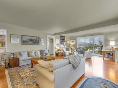 4735 Pilot House Rd, House other with 3 bedrooms, 2 bathrooms and null parking in West Vancouver BC | Image 3