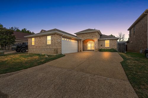 3807 Winding Rd, Arlington, TX, 76016-4723 | Card Image