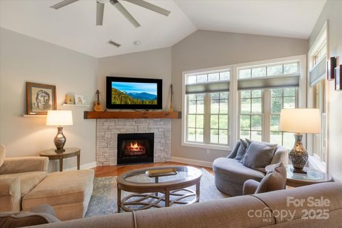 91 Triple Fairways Dr, Hendersonville, NC, 28739-5706 | Card Image