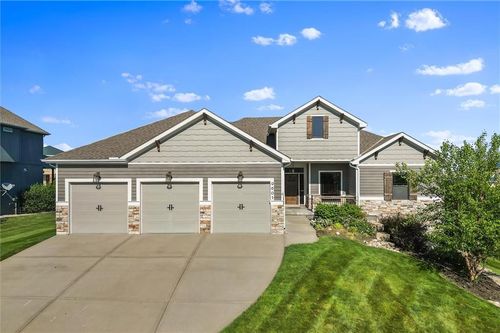 9605 N Home Ave, Kansas City, MO, 64157-6242 | Card Image