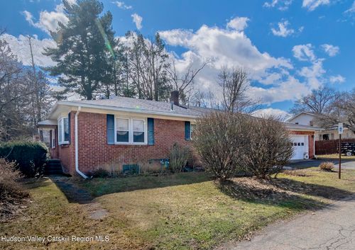 377 E Chester St, Kingston, NY, 12401-2729 | Card Image