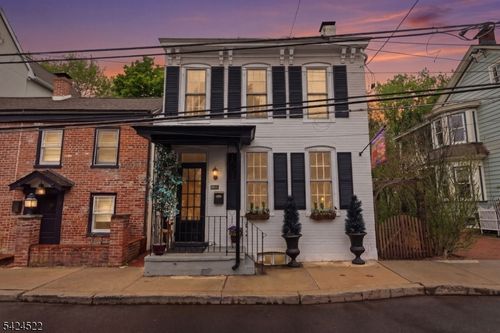 30 Swan St, LAMBERTVILLE, NJ, 08530-1022 | Card Image