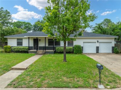 2124 Huntington Drive, House other with 4 bedrooms, 2 bathrooms and 2 parking in Waco TX | Image 2