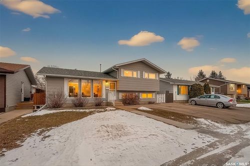 1043 Corman Cres, Moose Jaw, SK, S6H6V5 | Card Image