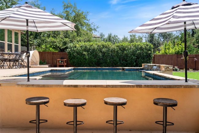 Swim-Up Bar | Image 34