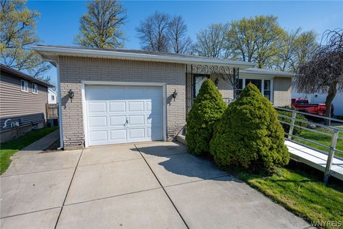 170 Castlewood Dr, Cheektowaga, NY, 14227-2617 | Card Image
