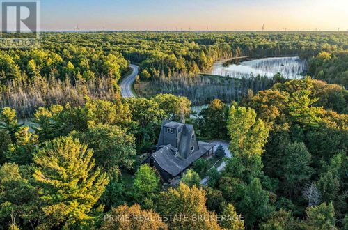 7166 Outer Dr, Port Franks, ON, N0M2L0 | Card Image