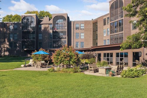 apt-202-8441 Irwin Rd, Bloomington, MN, 55437-1536 | Card Image