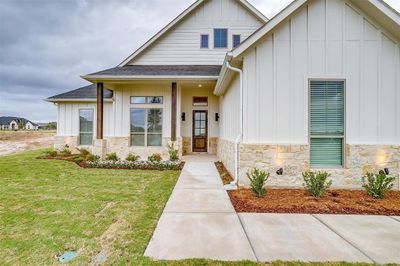 View of front facade featuring a front lawn | Image 2