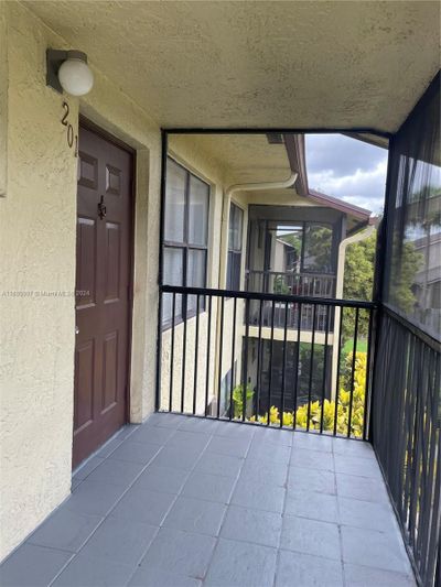 201 - 10017 Winding Lake Rd, Condo with 2 bedrooms, 2 bathrooms and null parking in Sunrise FL | Image 3