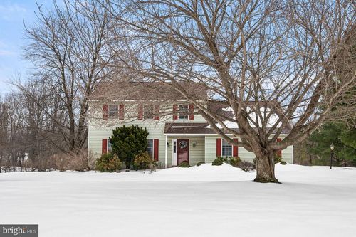 27 Windle Ct, Coatesville, PA, 19320-1351 | Card Image