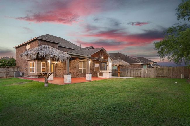 1996 Honey Meadow Ln, House other with 4 bedrooms, 3 bathrooms and 2 parking in Pearland TX | Image 9
