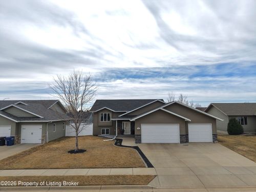 2339 6th St W, Dickinson, ND, 58601-2572 | Card Image
