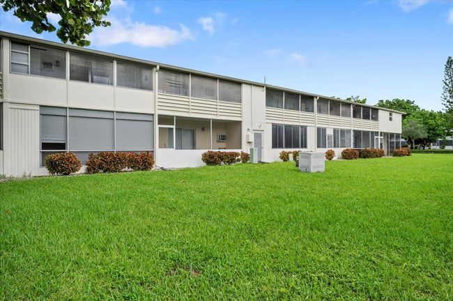 201 Kent L, Condo with 1 bedrooms, 2 bathrooms and null parking in West Palm Beach FL | Image 15