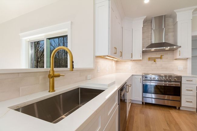 116 Winthrop St, House other with 4 bedrooms, 4 bathrooms and 6 parking in Medway MA | Image 19