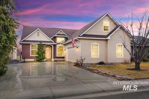 6889 E Greens Dr, Nampa, ID, 83687-9427 | Card Image