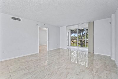 204 - 4734 Lucerne Lakes Boulevard, Condo with 2 bedrooms, 2 bathrooms and null parking in Lake Worth FL | Image 1