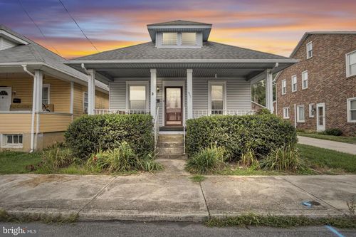 906 N West St, CARLISLE, PA, 17013-1436 | Card Image
