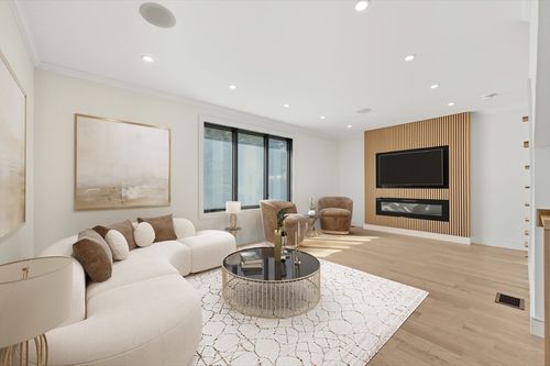 863 Main St, Reading, MA, 01867-1710 | Card Image